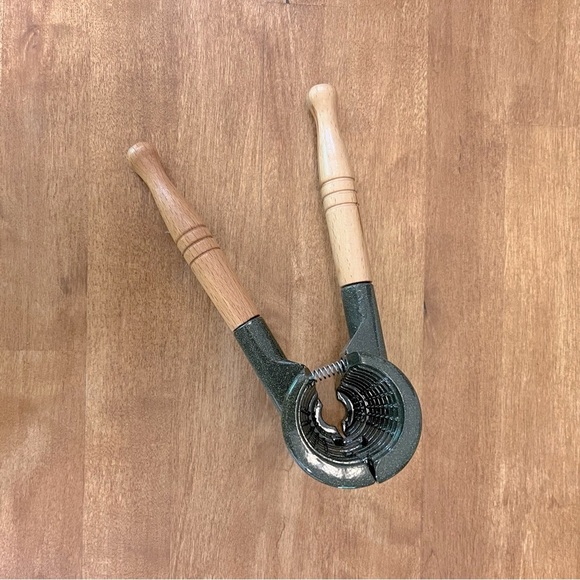 Heavy Duty Spring Loaded Nutcracker - Picture 2 of 5